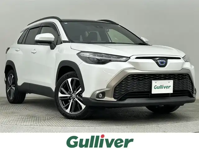 トヨタ カローラ クロス ハイブリッド Z 道央・札幌 2022(令4)年 1.4万km プラチナホワイトパールマイカ ・ワンオーナー/・４WD/・パノラマルーフ/・純正ディスプレイオーディオ/　BT/USB/Miracast/フルセグ/・パノラミックビューモニター/・ビルトインETC/・前後ドライブレコーダー/・トヨタセーフティセンス/・プリクラッシュセーフティ/・レーダークルーズコントロール/・レーンキープアシスト/・オートハイビーム/・クリアランスソナー/・BSM/・RSA/・RCTA/・パワーバックドア/・ハーフレザーシート/・前席シートヒーター/・D席パワーシート/・LEDヘッドライト/・フォグライト/・オートライト/・プッシュスタート/・スマートキー/・純正フロアマット/・ドアバイザー