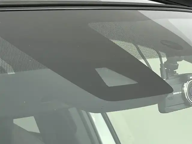 トヨタ カローラ クロス ハイブリッド Z 道央・札幌 2022(令4)年 1.4万km プラチナホワイトパールマイカ ・ワンオーナー/・４WD/・パノラマルーフ/・純正ディスプレイオーディオ/　BT/USB/Miracast/フルセグ/・パノラミックビューモニター/・ビルトインETC/・前後ドライブレコーダー/・トヨタセーフティセンス/・プリクラッシュセーフティ/・レーダークルーズコントロール/・レーンキープアシスト/・オートハイビーム/・クリアランスソナー/・BSM/・RSA/・RCTA/・パワーバックドア/・ハーフレザーシート/・前席シートヒーター/・D席パワーシート/・LEDヘッドライト/・フォグライト/・オートライト/・プッシュスタート/・スマートキー/・純正フロアマット/・ドアバイザー