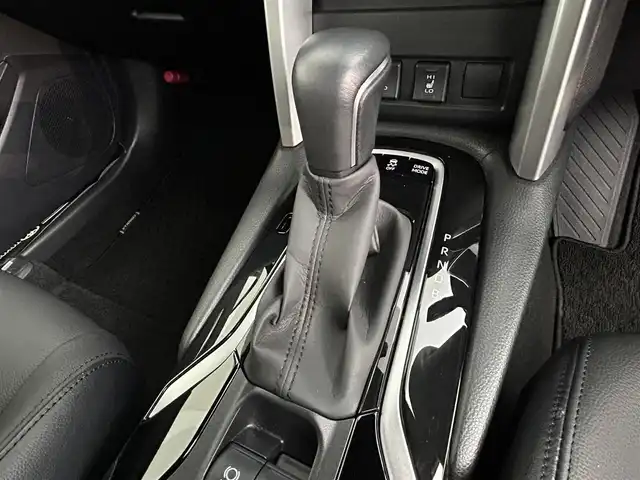 トヨタ カローラ クロス ハイブリッド Z 道央・札幌 2022(令4)年 1.4万km プラチナホワイトパールマイカ ・ワンオーナー/・４WD/・パノラマルーフ/・純正ディスプレイオーディオ/　BT/USB/Miracast/フルセグ/・パノラミックビューモニター/・ビルトインETC/・前後ドライブレコーダー/・トヨタセーフティセンス/・プリクラッシュセーフティ/・レーダークルーズコントロール/・レーンキープアシスト/・オートハイビーム/・クリアランスソナー/・BSM/・RSA/・RCTA/・パワーバックドア/・ハーフレザーシート/・前席シートヒーター/・D席パワーシート/・LEDヘッドライト/・フォグライト/・オートライト/・プッシュスタート/・スマートキー/・純正フロアマット/・ドアバイザー