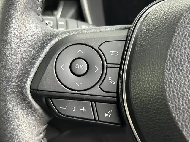 トヨタ カローラ クロス ハイブリッド Z 道央・札幌 2022(令4)年 1.4万km プラチナホワイトパールマイカ ・ワンオーナー/・４WD/・パノラマルーフ/・純正ディスプレイオーディオ/　BT/USB/Miracast/フルセグ/・パノラミックビューモニター/・ビルトインETC/・前後ドライブレコーダー/・トヨタセーフティセンス/・プリクラッシュセーフティ/・レーダークルーズコントロール/・レーンキープアシスト/・オートハイビーム/・クリアランスソナー/・BSM/・RSA/・RCTA/・パワーバックドア/・ハーフレザーシート/・前席シートヒーター/・D席パワーシート/・LEDヘッドライト/・フォグライト/・オートライト/・プッシュスタート/・スマートキー/・純正フロアマット/・ドアバイザー