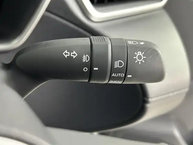 トヨタ カローラ クロス ハイブリッド Z 道央・札幌 2022(令4)年 1.4万km プラチナホワイトパールマイカ ・ワンオーナー/・４WD/・パノラマルーフ/・純正ディスプレイオーディオ/　BT/USB/Miracast/フルセグ/・パノラミックビューモニター/・ビルトインETC/・前後ドライブレコーダー/・トヨタセーフティセンス/・プリクラッシュセーフティ/・レーダークルーズコントロール/・レーンキープアシスト/・オートハイビーム/・クリアランスソナー/・BSM/・RSA/・RCTA/・パワーバックドア/・ハーフレザーシート/・前席シートヒーター/・D席パワーシート/・LEDヘッドライト/・フォグライト/・オートライト/・プッシュスタート/・スマートキー/・純正フロアマット/・ドアバイザー