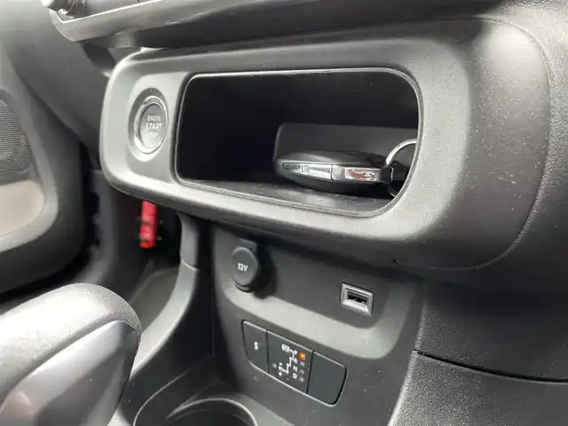 シトロエン Ｃ３ シャイン 栃木県 2021(令3)年 3.3万km 白 ワンオーナー /ディスプレイオーディオ/AppleCarPlay/AndroidAuto/バックカメラ/ETC/クリアランスソナー /アクティブブレーキアシスト /レーンキープアシスト/ブラインドスポット /クルーズコントロール/ドライブレコーダー/LEDヘッドライト/オートライト