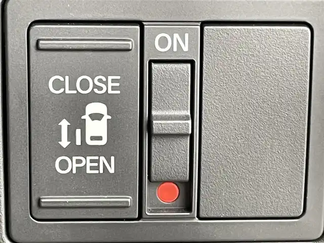 ホンダ Ｎ ＢＯＸ カスタム 千葉県 2024(令6)年 0.6万km プラチナホワイトパール 禁煙車/ホンダセンシング/・衝突軽減ブレーキ/・誤発進抑制機能/・後方誤発進抑制機能/・近距離衝突軽減ブレーキ/・急アクセル抑制機能/左側パワースライド/純正ナビ/CD/DVD/Bluetooth/バックカメラ/レーダークルーズコントロール/LEDヘッドライト/シートヒーター/純正14インチアルミホイール/オートエアコン/アイドリングストップ/USBポート/プッシュスタート/スマートキー