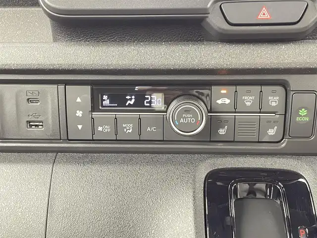 ホンダ Ｎ ＢＯＸ カスタム 千葉県 2024(令6)年 0.6万km プラチナホワイトパール 禁煙車/ホンダセンシング/・衝突軽減ブレーキ/・誤発進抑制機能/・後方誤発進抑制機能/・近距離衝突軽減ブレーキ/・急アクセル抑制機能/左側パワースライド/純正ナビ/CD/DVD/Bluetooth/バックカメラ/レーダークルーズコントロール/LEDヘッドライト/シートヒーター/純正14インチアルミホイール/オートエアコン/アイドリングストップ/USBポート/プッシュスタート/スマートキー