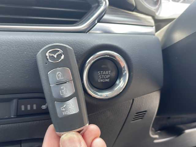 マツダ ＣＸ－５ XD Lパッケージ 道北・旭川 2017(平29)年 6.3万km マシーングレープレミアムM ・４WD/・禁煙車/・ワンオーナー/・純正SDナビCD/DVD/AUX/USB/BT/フルセグTV/・BOSEサウンドシステム/・サイドバックカメラ/・スマートシティブレーキサポート/・アダプティブクルーズコントロール/・レーンキープアシストシステム/・コーナーセンサー/・ヘッドアップディスプレイ/・パドルシフト/・黒革シート/・前後席シートヒーター/・D席メモリシート/・前席パワーシート/・パワーバックドア/・ステアリングヒーター/・オートライト/・LEDヘッドライト/・LEDフォグライト/・LEDリアフォグライト/・オートワイパー/・オートミラー/・ETC2.0/・純正フロアマット/・ドアバイザー/・ヘッドライトウォッシャー/・フロントワイパーデアイサー/・保証書＆取扱説明書