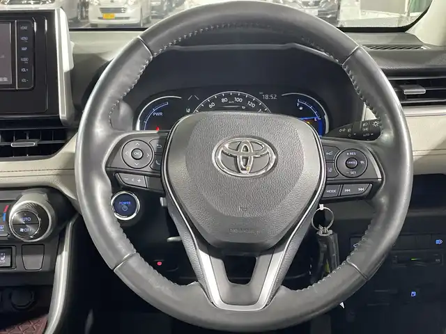 トヨタ ＲＡＶ４ ハイブリッドG 福岡県 2019(令1)年 6.7万km ホワイトパールクリスタルシャイン 禁煙車/純正メモリナビ/・CD/DVD/BT/フルセグTV/・バックモニター/トヨタセーフティセンス/パワーバックドア/デジタルインナーミラー/前方ドライブレコーダー/レザーシート/・シートヒーター(D/N)/革巻きステアリング/・ステアリングリモコン/・ステアリングヒーター/AC100V/ETC/LEDヘッドライト/・オートライト/・フォグランプ