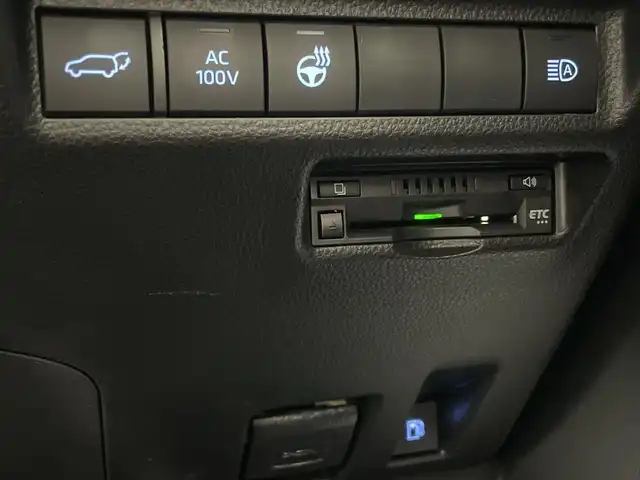 トヨタ ＲＡＶ４ ハイブリッドG 福岡県 2019(令1)年 6.7万km ホワイトパールクリスタルシャイン 禁煙車/純正メモリナビ/・CD/DVD/BT/フルセグTV/・バックモニター/トヨタセーフティセンス/パワーバックドア/デジタルインナーミラー/前方ドライブレコーダー/レザーシート/・シートヒーター(D/N)/革巻きステアリング/・ステアリングリモコン/・ステアリングヒーター/AC100V/ETC/LEDヘッドライト/・オートライト/・フォグランプ