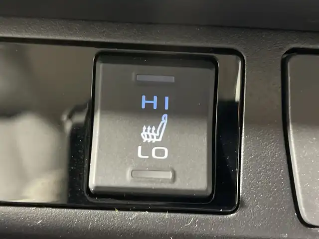 トヨタ ＲＡＶ４ ハイブリッドG 福岡県 2019(令1)年 6.7万km ホワイトパールクリスタルシャイン 禁煙車/純正メモリナビ/・CD/DVD/BT/フルセグTV/・バックモニター/トヨタセーフティセンス/パワーバックドア/デジタルインナーミラー/前方ドライブレコーダー/レザーシート/・シートヒーター(D/N)/革巻きステアリング/・ステアリングリモコン/・ステアリングヒーター/AC100V/ETC/LEDヘッドライト/・オートライト/・フォグランプ