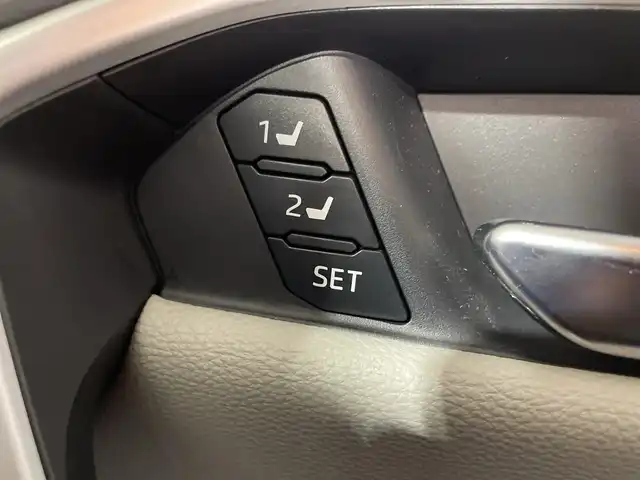 トヨタ ＲＡＶ４ ハイブリッドG 福岡県 2019(令1)年 6.7万km ホワイトパールクリスタルシャイン 禁煙車/純正メモリナビ/・CD/DVD/BT/フルセグTV/・バックモニター/トヨタセーフティセンス/パワーバックドア/デジタルインナーミラー/前方ドライブレコーダー/レザーシート/・シートヒーター(D/N)/革巻きステアリング/・ステアリングリモコン/・ステアリングヒーター/AC100V/ETC/LEDヘッドライト/・オートライト/・フォグランプ