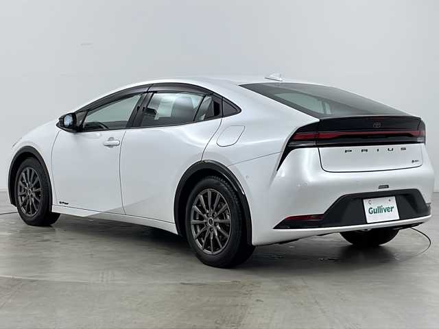 トヨタ プリウス Z 道央・札幌 2023(令5)年 2.3万km プラチナホワイトパールマイカ ・純正ナビ&BT&USB/・寒冷地仕様/・パワーバックドア/・パノラミックビューモニター/・トヨタセーフティセンス/・プリクラッシュセーフティ/・レーントレーシングアシスト/・レーンディパーチャーアラート/・レーダークルーズコントロール/・ロードサインアシスト/・アクティブドライビングアシスト/・発進遅れ告知機能/・ブラインドスポットモニター/・前席シートヒーター/・前席シートベンチレーション/・レザーシート/・AC100V/・前後ドライブレコーダー/・ステアリングスイッチ/・プッシュスタート/・LEDヘッドライト/・オートライト/・オートマチックハイビーム/・スマートキー
