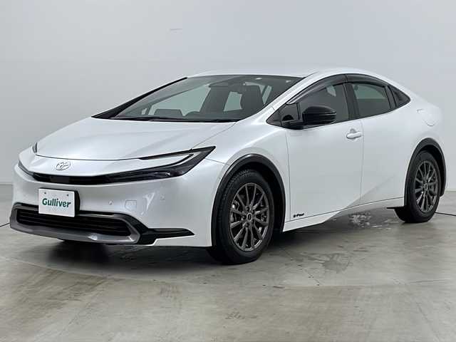 トヨタ プリウス Z 道央・札幌 2023(令5)年 2.3万km プラチナホワイトパールマイカ ・純正ナビ&BT&USB/・寒冷地仕様/・パワーバックドア/・パノラミックビューモニター/・トヨタセーフティセンス/・プリクラッシュセーフティ/・レーントレーシングアシスト/・レーンディパーチャーアラート/・レーダークルーズコントロール/・ロードサインアシスト/・アクティブドライビングアシスト/・発進遅れ告知機能/・ブラインドスポットモニター/・前席シートヒーター/・前席シートベンチレーション/・レザーシート/・AC100V/・前後ドライブレコーダー/・ステアリングスイッチ/・プッシュスタート/・LEDヘッドライト/・オートライト/・オートマチックハイビーム/・スマートキー