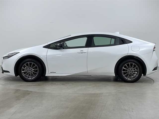 トヨタ プリウス Z 道央・札幌 2023(令5)年 2.3万km プラチナホワイトパールマイカ ・純正ナビ&BT&USB/・寒冷地仕様/・パワーバックドア/・パノラミックビューモニター/・トヨタセーフティセンス/・プリクラッシュセーフティ/・レーントレーシングアシスト/・レーンディパーチャーアラート/・レーダークルーズコントロール/・ロードサインアシスト/・アクティブドライビングアシスト/・発進遅れ告知機能/・ブラインドスポットモニター/・前席シートヒーター/・前席シートベンチレーション/・レザーシート/・AC100V/・前後ドライブレコーダー/・ステアリングスイッチ/・プッシュスタート/・LEDヘッドライト/・オートライト/・オートマチックハイビーム/・スマートキー