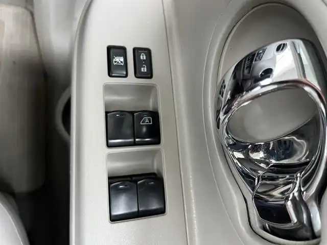 日産 マーチ ボレロ 高知県 2013(平25)年 6.7万km ホワイトパール 純正ナビ/ワンセグテレビ/バックカメラ/アイドリングストップ/スマートキー/AAC/フロアマット/純正16インチアルミホイール/盗難防止装置/運転席＋助手席エアバック/電格ミラー/本革ステアリング/スマートキー
