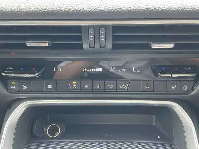 マツダ ＣＸ－６０ XD Lパッケージ 滋賀県 2023(令5)年 1.3万km マシーングレープレミアムM 純正12.3インチナビ/・FM/AM/・USB/HDMI/・Bluetooth/・フルセグTV/・AppleCarPlay/・AndroidAuto/360°ビューカメラ/ステアリングスイッチ/革巻きステアリング/ステアリングヒーター/全席シートヒーター/前席パワーシート/ワイヤレス充電/USB充電【タイプC】/前後ドライブレコーダー/スマートブレーキサポート/レーンキープアシスト/前方誤発進抑制/後方誤発進抑制/ブラインドスポットモニター/前側方車両検知/後側方車両検知/車線逸脱警報/降車時警告/パーキングセンサー/オートワイパー/オートヘッドラライト/LEDヘッドライト/電動格納ミラー