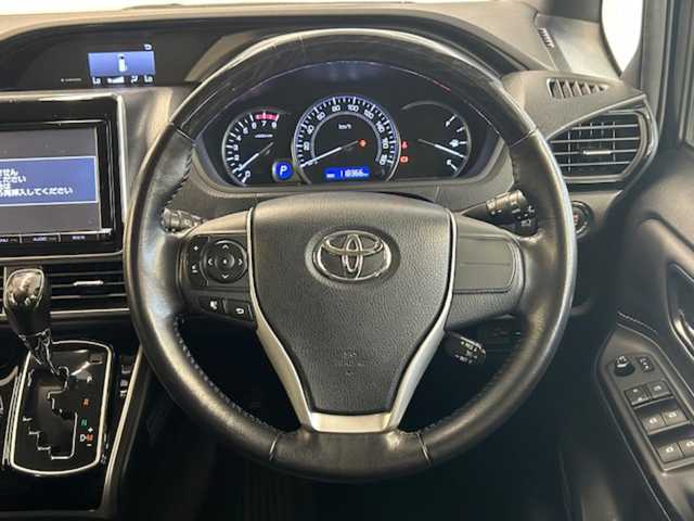 トヨタ エスクァイア Gi 静岡県 2015(平27)年 11.9万km スパークリングブラックパールクリスタルシャイン (株)IDOMが運営する【じしゃロン浜松店】の自社ローン専用車両になりますこちらは現金またはオートローンご利用時の価格です。自社ローンご希望の方は別途その旨お申付け下さい/ドアバイザー/プッシュスタート/フルセグテレビ/バックカメラ/ETC/両側パワースライドドア/電脳格納ミラー/フォグランプ/WAC/Bluetooth