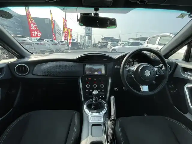 トヨタ ８６ GT 千葉県 2017(平29)年 6.1万km ダークグレーメタリック 6MT/TRDエアロ/社外ディスプレイオーディオ【FH-9300DVS】/・CD/DVD/Bluetooth/バックカメラ/クルーズコントロール/スマートキー/社外ドライブレコーダー/ETC/純正17インチアルミホイール/純正LEDヘッドライト/本革巻きステアリング/サイド＆カーテンエアバッグ