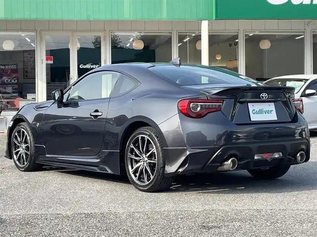 トヨタ ８６ GT 千葉県 2017(平29)年 6.1万km ダークグレーメタリック 6MT/TRDエアロ/社外ディスプレイオーディオ【FH-9300DVS】/・CD/DVD/Bluetooth/バックカメラ/クルーズコントロール/スマートキー/社外ドライブレコーダー/ETC/純正17インチアルミホイール/純正LEDヘッドライト/本革巻きステアリング/サイド＆カーテンエアバッグ