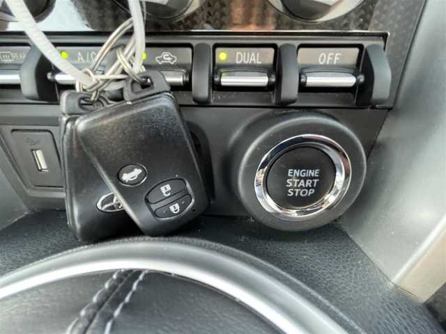 トヨタ ８６ GT 千葉県 2017(平29)年 6.1万km ダークグレーメタリック 6MT/TRDエアロ/社外ディスプレイオーディオ【FH-9300DVS】/・CD/DVD/Bluetooth/バックカメラ/クルーズコントロール/スマートキー/社外ドライブレコーダー/ETC/純正17インチアルミホイール/純正LEDヘッドライト/本革巻きステアリング/サイド＆カーテンエアバッグ