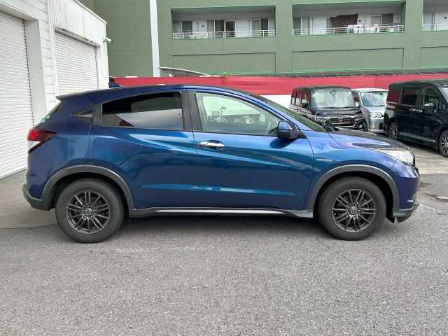 ホンダ ヴェゼル ハイブリッド 高知県 2015(平27)年 5.7万km モルフォブルーP 純正ナビ/　Bluetooth/ワンセグ/　CD/USB/AM/FM/バックカメラ/ドライブレコーダー/ETC/純正フロアマット/社外16インチアルミホイール/クルーズコントロール/プッシュスタート/スマートキー/MTモード付AT/横滑り防止装置/アイドリングストップ/盗難防止装置