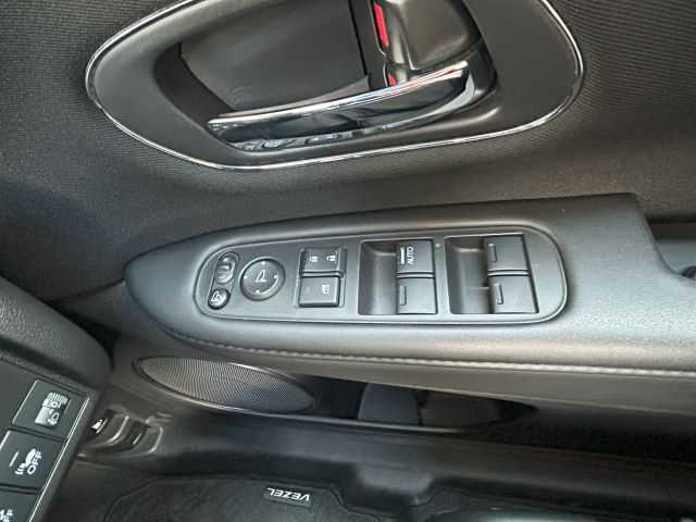 ホンダ ヴェゼル ハイブリッド 高知県 2015(平27)年 5.7万km モルフォブルーP 純正ナビ/　Bluetooth/ワンセグ/　CD/USB/AM/FM/バックカメラ/ドライブレコーダー/ETC/純正フロアマット/社外16インチアルミホイール/クルーズコントロール/プッシュスタート/スマートキー/MTモード付AT/横滑り防止装置/アイドリングストップ/盗難防止装置