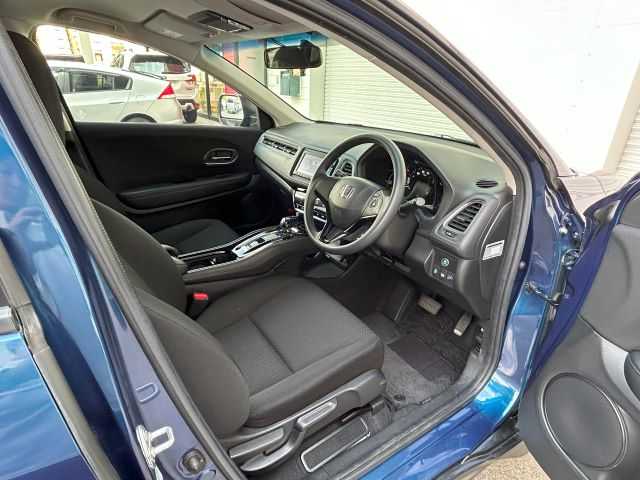 ホンダ ヴェゼル ハイブリッド 高知県 2015(平27)年 5.7万km モルフォブルーP 純正ナビ/　Bluetooth/ワンセグ/　CD/USB/AM/FM/バックカメラ/ドライブレコーダー/ETC/純正フロアマット/社外16インチアルミホイール/クルーズコントロール/プッシュスタート/スマートキー/MTモード付AT/横滑り防止装置/アイドリングストップ/盗難防止装置