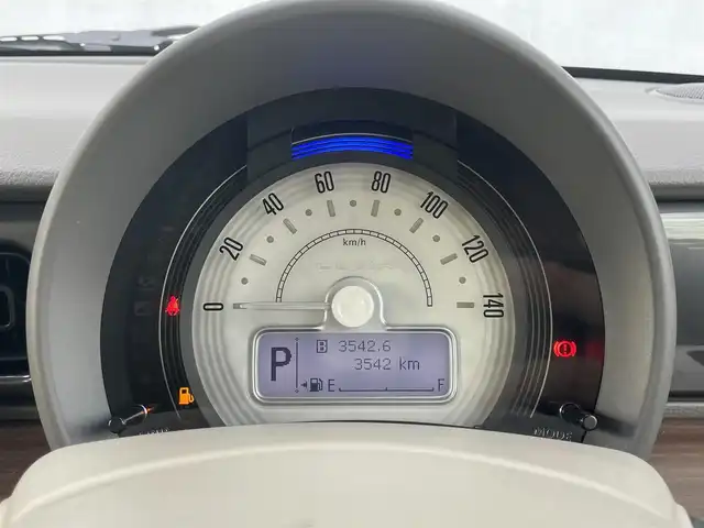 スズキ ラパン ＬＣ X 千葉県 2024(令6)年 0.4万km テラコッタピンクメタリック/アーバンブラウン 2トーン セーフティサポート/・衝突軽減ブレーキ/レーンキープアシスト/・コーナーセンサー(後)/誤発進誤後進抑制/・ふらつき警報/先行車発進お知らせ/・オートハイビーム/標識認識/純正7インチディスプレイオーディオ/・BT/USB/カープレイ/バックカメラ/ステアリングスイッチ/ナノイーX付エアコン/ツートンカラー革巻きステアリング/ハーフレザーシート(ブラウン)/シートヒーター(D/N席)/スマートキー/プッシュスタート/LEDヘッドライト/オートライト/アイドリングストップ/電動格納/ウィンカーミラー/純正フロアマット