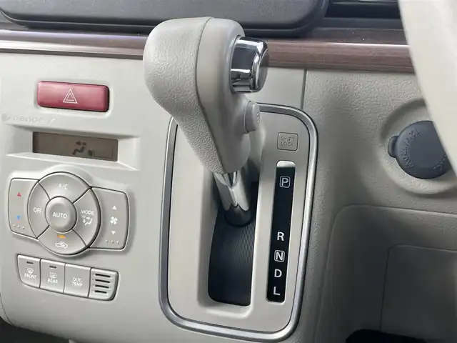 スズキ ラパン ＬＣ X 千葉県 2024(令6)年 0.4万km テラコッタピンクメタリック/アーバンブラウン 2トーン セーフティサポート/・衝突軽減ブレーキ/レーンキープアシスト/・コーナーセンサー(後)/誤発進誤後進抑制/・ふらつき警報/先行車発進お知らせ/・オートハイビーム/標識認識/純正7インチディスプレイオーディオ/・BT/USB/カープレイ/バックカメラ/ステアリングスイッチ/ナノイーX付エアコン/ツートンカラー革巻きステアリング/ハーフレザーシート(ブラウン)/シートヒーター(D/N席)/スマートキー/プッシュスタート/LEDヘッドライト/オートライト/アイドリングストップ/電動格納/ウィンカーミラー/純正フロアマット