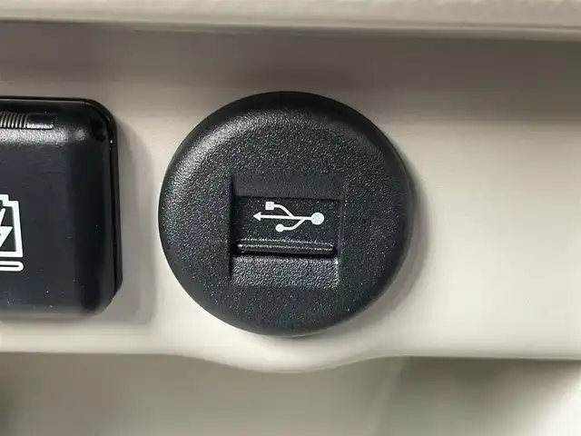 スズキ ラパン ＬＣ X 千葉県 2024(令6)年 0.4万km テラコッタピンクメタリック/アーバンブラウン 2トーン セーフティサポート/・衝突軽減ブレーキ/レーンキープアシスト/・コーナーセンサー(後)/誤発進誤後進抑制/・ふらつき警報/先行車発進お知らせ/・オートハイビーム/標識認識/純正7インチディスプレイオーディオ/・BT/USB/カープレイ/バックカメラ/ステアリングスイッチ/ナノイーX付エアコン/ツートンカラー革巻きステアリング/ハーフレザーシート(ブラウン)/シートヒーター(D/N席)/スマートキー/プッシュスタート/LEDヘッドライト/オートライト/アイドリングストップ/電動格納/ウィンカーミラー/純正フロアマット