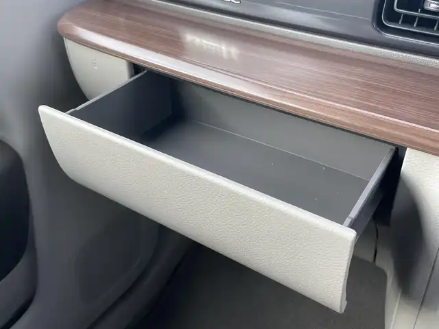 スズキ ラパン ＬＣ X 千葉県 2024(令6)年 0.4万km テラコッタピンクメタリック/アーバンブラウン 2トーン セーフティサポート/・衝突軽減ブレーキ/レーンキープアシスト/・コーナーセンサー(後)/誤発進誤後進抑制/・ふらつき警報/先行車発進お知らせ/・オートハイビーム/標識認識/純正7インチディスプレイオーディオ/・BT/USB/カープレイ/バックカメラ/ステアリングスイッチ/ナノイーX付エアコン/ツートンカラー革巻きステアリング/ハーフレザーシート(ブラウン)/シートヒーター(D/N席)/スマートキー/プッシュスタート/LEDヘッドライト/オートライト/アイドリングストップ/電動格納/ウィンカーミラー/純正フロアマット