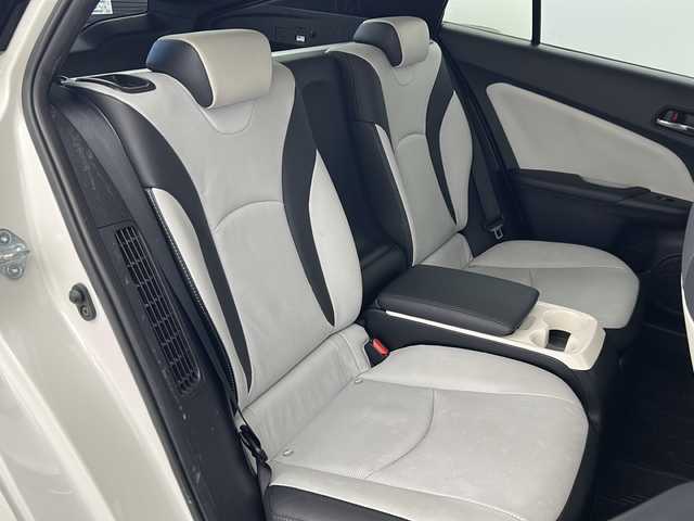 トヨタ プリウス ＰＨＶ A レザーパッケージ 宮城県 2018(平30)年 7.9万km ホワイトパールクリスタルシャイン 本革シート/Toyota Safety Sense /・プリクラッシュセーフティ/・レーンディパーチャーアラート/・オートマチックハイビーム/・レーダークルーズコントロール/インテリジェントパーキングアシスト/純正11インチナビ/・BT.USB.AUX/バックカメラ/フルセグTV/D席パワーシート/前席シートヒーター/ステアリングヒーター/ステアリングスイッチ/ビルトインETC2.0/ドライブレコーダー（F）/プッシュスタート/スマートキー/アイドリングストップ/LEDヘッドライト/LEDフォグライト/純正フロアマット/純正15インチAW/トノカバー/充電コード積込み