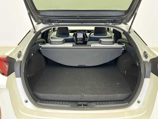 トヨタ プリウス ＰＨＶ A レザーパッケージ 宮城県 2018(平30)年 7.9万km ホワイトパールクリスタルシャイン 本革シート/Toyota Safety Sense /・プリクラッシュセーフティ/・レーンディパーチャーアラート/・オートマチックハイビーム/・レーダークルーズコントロール/インテリジェントパーキングアシスト/純正11インチナビ/・BT.USB.AUX/バックカメラ/フルセグTV/D席パワーシート/前席シートヒーター/ステアリングヒーター/ステアリングスイッチ/ビルトインETC2.0/ドライブレコーダー（F）/プッシュスタート/スマートキー/アイドリングストップ/LEDヘッドライト/LEDフォグライト/純正フロアマット/純正15インチAW/トノカバー/充電コード積込み
