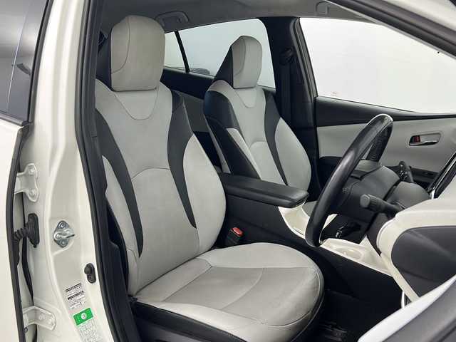 トヨタ プリウス ＰＨＶ A レザーパッケージ 宮城県 2018(平30)年 7.9万km ホワイトパールクリスタルシャイン 本革シート/Toyota Safety Sense /・プリクラッシュセーフティ/・レーンディパーチャーアラート/・オートマチックハイビーム/・レーダークルーズコントロール/インテリジェントパーキングアシスト/純正11インチナビ/・BT.USB.AUX/バックカメラ/フルセグTV/D席パワーシート/前席シートヒーター/ステアリングヒーター/ステアリングスイッチ/ビルトインETC2.0/ドライブレコーダー（F）/プッシュスタート/スマートキー/アイドリングストップ/LEDヘッドライト/LEDフォグライト/純正フロアマット/純正15インチAW/トノカバー/充電コード積込み