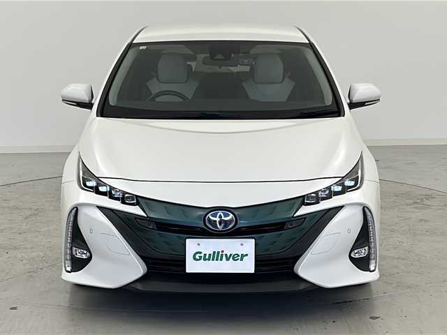 トヨタ プリウス ＰＨＶ A レザーパッケージ 宮城県 2018(平30)年 7.9万km ホワイトパールクリスタルシャイン 本革シート/Toyota Safety Sense /・プリクラッシュセーフティ/・レーンディパーチャーアラート/・オートマチックハイビーム/・レーダークルーズコントロール/インテリジェントパーキングアシスト/純正11インチナビ/・BT.USB.AUX/バックカメラ/フルセグTV/D席パワーシート/前席シートヒーター/ステアリングヒーター/ステアリングスイッチ/ビルトインETC2.0/ドライブレコーダー（F）/プッシュスタート/スマートキー/アイドリングストップ/LEDヘッドライト/LEDフォグライト/純正フロアマット/純正15インチAW/トノカバー/充電コード積込み