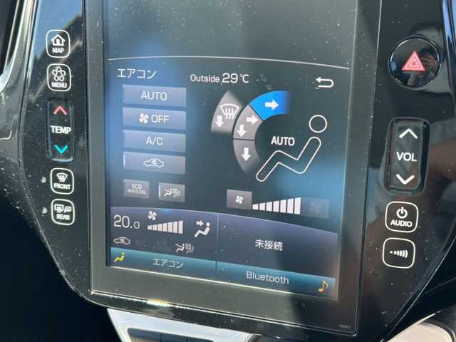 トヨタ プリウス ＰＨＶ A レザーパッケージ 宮城県 2018(平30)年 7.9万km ホワイトパールクリスタルシャイン 本革シート/Toyota Safety Sense /・プリクラッシュセーフティ/・レーンディパーチャーアラート/・オートマチックハイビーム/・レーダークルーズコントロール/インテリジェントパーキングアシスト/純正11インチナビ/・BT.USB.AUX/バックカメラ/フルセグTV/D席パワーシート/前席シートヒーター/ステアリングヒーター/ステアリングスイッチ/ビルトインETC2.0/ドライブレコーダー（F）/プッシュスタート/スマートキー/アイドリングストップ/LEDヘッドライト/LEDフォグライト/純正フロアマット/純正15インチAW/トノカバー/充電コード積込み