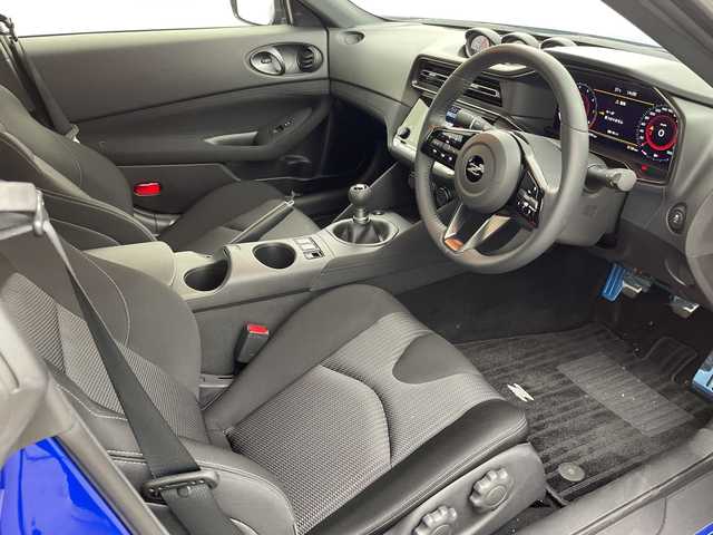 日産 フェアレディ Ｚ 三重県 2024(令6)年 0.3万km 青Ｍ 禁煙車/メーカーナビ　/【Bluetooth/地デジ対応TV】/AppleCarPlay/AndroidAuto/バックカメラ　/衝突軽減ブレーキ　/レーダークルーズコントロール　/レーンキープアシスト　/ＢＳＭ　/ＬＥＤヘッドライト　/オートライト/オートハイビーム機能　/ＥＴＣ２．０　/前後クリアランスソナー