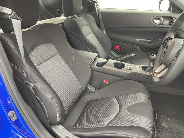 日産 フェアレディ Ｚ 三重県 2024(令6)年 0.3万km 青Ｍ 禁煙車/メーカーナビ　/【Bluetooth/地デジ対応TV】/AppleCarPlay/AndroidAuto/バックカメラ　/衝突軽減ブレーキ　/レーダークルーズコントロール　/レーンキープアシスト　/ＢＳＭ　/ＬＥＤヘッドライト　/オートライト/オートハイビーム機能　/ＥＴＣ２．０　/前後クリアランスソナー