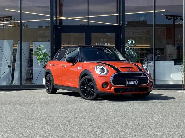ＭＩＮＩ ミニ クーパー SD 福岡県 2021(令3)年 4.6万km オレンジ ・アダプティブクルーズコントロール/・純正ナビ/BT/USB/・バックカメラ/・ドラレコ/・ETC/・純正17AW/・LEDライト/・保証書/・取扱説明書/・スペアキー