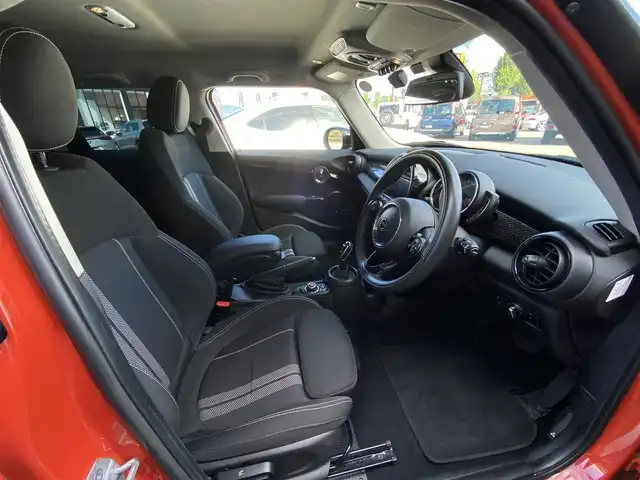 ＭＩＮＩ ミニ クーパー SD 福岡県 2021(令3)年 4.6万km オレンジ ・アダプティブクルーズコントロール/・純正ナビ/BT/USB/・バックカメラ/・ドラレコ/・ETC/・純正17AW/・LEDライト/・保証書/・取扱説明書/・スペアキー