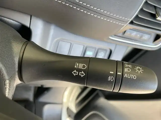 日産 セレナ ハイウェイスター Vセレクション 島根県 2018(平30)年 5.3万km ブリリアントホワイトパール 純正９インチＳＤナビ　/(フルセグＴＶ・ＤＶＤ再生・Ｂｌｕｅｔｏｏｔｈ接続)　/全方位カメラ　/ビルトインＥＴＣ　/前後ドライブレコーダー/両側パワースライドドア/クルーズコントロール　/前後コーナーセンサー　/衝突軽減ブレーキ/横滑り防止装置/アイドリングストップ/スマートキー/プッシュスタート/純正LEDヘッドライト/純正16インチアルミホイール/純正フロアマット