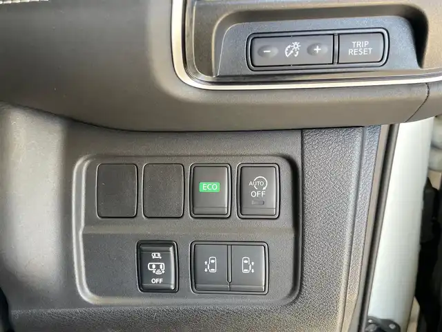 日産 セレナ ハイウェイスター Vセレクション 島根県 2018(平30)年 5.3万km ブリリアントホワイトパール 純正９インチＳＤナビ　/(フルセグＴＶ・ＤＶＤ再生・Ｂｌｕｅｔｏｏｔｈ接続)　/全方位カメラ　/ビルトインＥＴＣ　/前後ドライブレコーダー/両側パワースライドドア/クルーズコントロール　/前後コーナーセンサー　/衝突軽減ブレーキ/横滑り防止装置/アイドリングストップ/スマートキー/プッシュスタート/純正LEDヘッドライト/純正16インチアルミホイール/純正フロアマット
