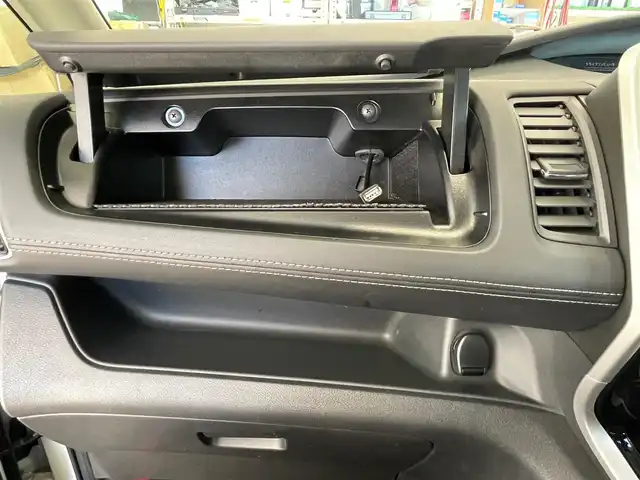 日産 セレナ ハイウェイスター Vセレクション 島根県 2018(平30)年 5.3万km ブリリアントホワイトパール 純正９インチＳＤナビ　/(フルセグＴＶ・ＤＶＤ再生・Ｂｌｕｅｔｏｏｔｈ接続)　/全方位カメラ　/ビルトインＥＴＣ　/前後ドライブレコーダー/両側パワースライドドア/クルーズコントロール　/前後コーナーセンサー　/衝突軽減ブレーキ/横滑り防止装置/アイドリングストップ/スマートキー/プッシュスタート/純正LEDヘッドライト/純正16インチアルミホイール/純正フロアマット