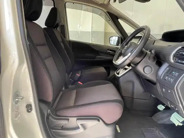 日産 セレナ ハイウェイスター Vセレクション 島根県 2018(平30)年 5.3万km ブリリアントホワイトパール 純正９インチＳＤナビ　/(フルセグＴＶ・ＤＶＤ再生・Ｂｌｕｅｔｏｏｔｈ接続)　/全方位カメラ　/ビルトインＥＴＣ　/前後ドライブレコーダー/両側パワースライドドア/クルーズコントロール　/前後コーナーセンサー　/衝突軽減ブレーキ/横滑り防止装置/アイドリングストップ/スマートキー/プッシュスタート/純正LEDヘッドライト/純正16インチアルミホイール/純正フロアマット