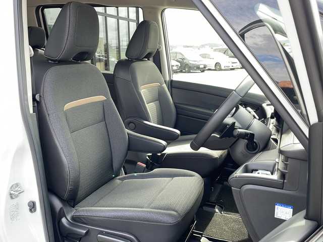 日産 セレナ ハイウェイスター V 道東・釧路十勝 2023(令5)年 2.6万km プリズムホワイト ・4WD/・純正12.3インチコネクトナビ/（FM・AM・ワンセグ・BT・HDMI）/・全方位カメラ/バックカメラ/・社外１４.1インチフリップダウンモニター/・両側パワースライドドア/・プロパイロット/・ハンドル支援/・インテリジェントクルーズ/・車線維持支援/・側方支援/・後側方支援/・エマージェンシーブレーキ/・踏み間違い衝突防止/・先行車お知らせ支援/・標識検知支援/・ふらつき警報/・置くだけ充電/・ステアリングヒーター/・前席シートヒーター/・ハンズフリーオートスライド/・ETC2.0/・LEDヘッドライト/・フォグライト/・オートライト/・電格ウィンカーミラー/・スマートキー/・プッシュスタート/・保証書