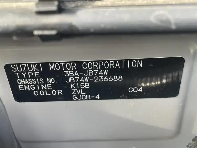 スズキ ジムニー シエラ JC 和歌山県 2025(令7)年 0.2万km ミディアムグレー 10インチディスプレイオーディオ/（Youtube/AppleCarPlay/AndroidAuto）/衝突軽減ブレーキ/レーンキープアシスト/横滑り防止機能/アイドリングストップ/コーナーセンサー/ダウンヒルアシストコントロール/シートヒーター/4WD/クルーズコントロール/LEDヘッドライト/オートライト/フォグランプ/ステアリングリモコン/プッシュスタート/スマートキー