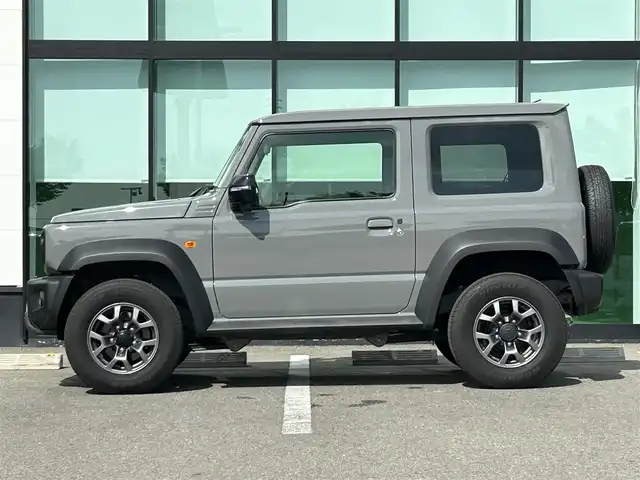 スズキ ジムニー シエラ JC 和歌山県 2025(令7)年 0.2万km ミディアムグレー 10インチディスプレイオーディオ/（Youtube/AppleCarPlay/AndroidAuto）/衝突軽減ブレーキ/レーンキープアシスト/横滑り防止機能/アイドリングストップ/コーナーセンサー/ダウンヒルアシストコントロール/シートヒーター/4WD/クルーズコントロール/LEDヘッドライト/オートライト/フォグランプ/ステアリングリモコン/プッシュスタート/スマートキー