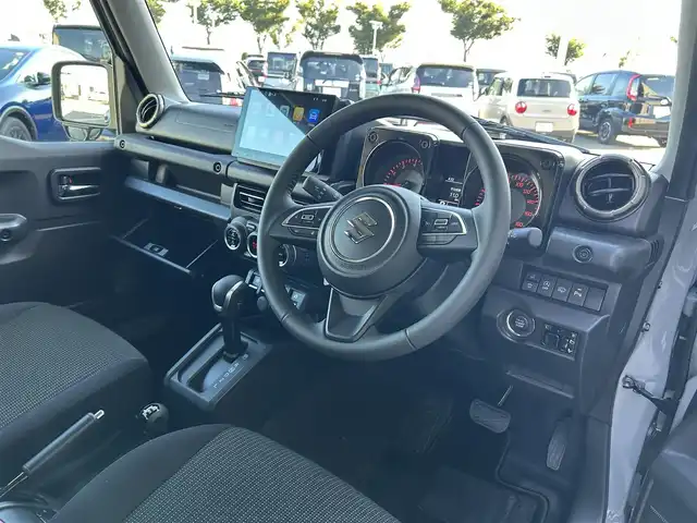 スズキ ジムニー シエラ JC 和歌山県 2025(令7)年 0.2万km ミディアムグレー 10インチディスプレイオーディオ/（Youtube/AppleCarPlay/AndroidAuto）/衝突軽減ブレーキ/レーンキープアシスト/横滑り防止機能/アイドリングストップ/コーナーセンサー/ダウンヒルアシストコントロール/シートヒーター/4WD/クルーズコントロール/LEDヘッドライト/オートライト/フォグランプ/ステアリングリモコン/プッシュスタート/スマートキー