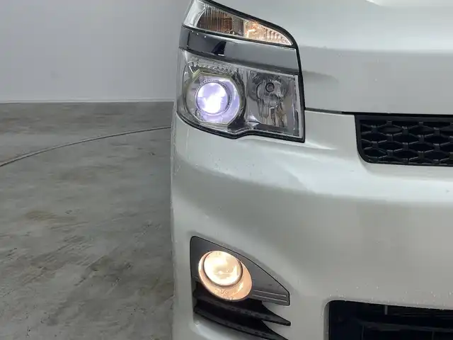 トヨタ ヴォクシー ZS 煌Z 群馬県 2013(平25)年 9万km ホワイトパールクリスタルシャイン 8型ナビ　後席モニター　バックカメラ　両側電動スライドドア　純正ETC レザーステアリング　ハーフレザーシート　ドライブレコーダー　MTモード付きAT オートライト　HIDヘッドライト　禁煙車