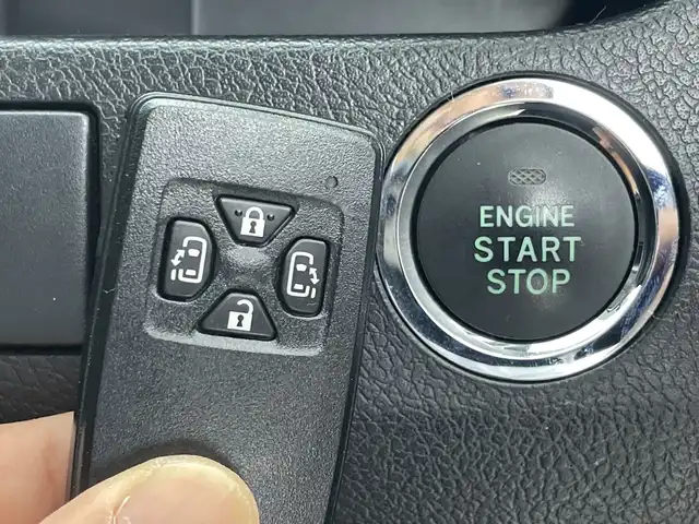 トヨタ ヴォクシー ZS 煌Z 群馬県 2013(平25)年 9万km ホワイトパールクリスタルシャイン 8型ナビ　後席モニター　バックカメラ　両側電動スライドドア　純正ETC レザーステアリング　ハーフレザーシート　ドライブレコーダー　MTモード付きAT オートライト　HIDヘッドライト　禁煙車
