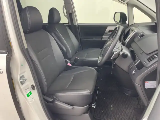 トヨタ ヴォクシー ZS 煌Z 群馬県 2013(平25)年 9万km ホワイトパールクリスタルシャイン 8型ナビ　後席モニター　バックカメラ　両側電動スライドドア　純正ETC レザーステアリング　ハーフレザーシート　ドライブレコーダー　MTモード付きAT オートライト　HIDヘッドライト　禁煙車