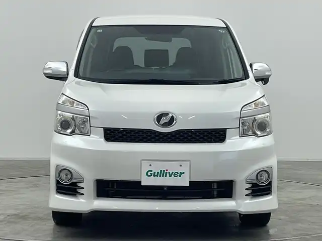 トヨタ ヴォクシー ZS 煌Z 群馬県 2013(平25)年 9万km ホワイトパールクリスタルシャイン 8型ナビ　後席モニター　バックカメラ　両側電動スライドドア　純正ETC レザーステアリング　ハーフレザーシート　ドライブレコーダー　MTモード付きAT オートライト　HIDヘッドライト　禁煙車